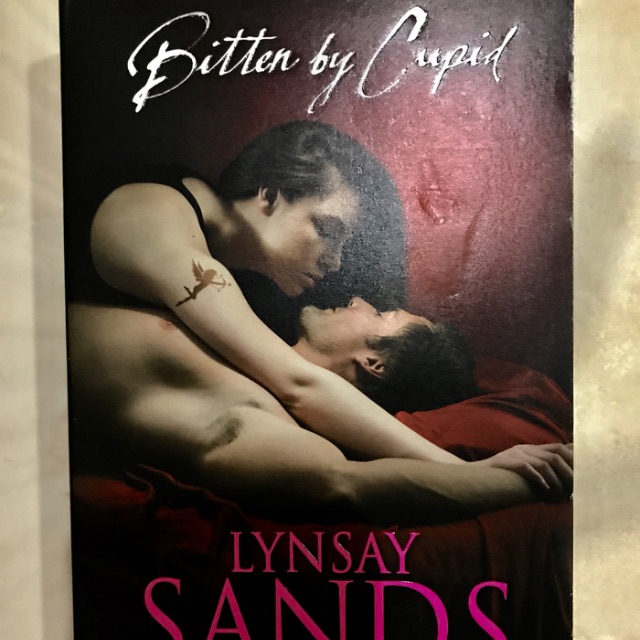 Ori buku novel impor - Bitten by Cupid - Lynsay Sands