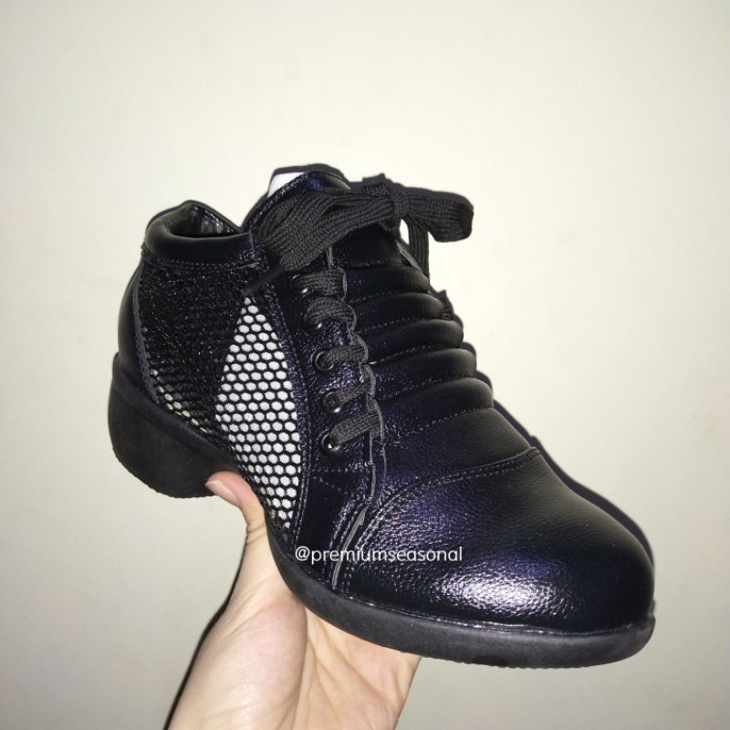 CARMEN - Sepatu Dansa Latin/ Line Dance Jaring Hitam dan Putih