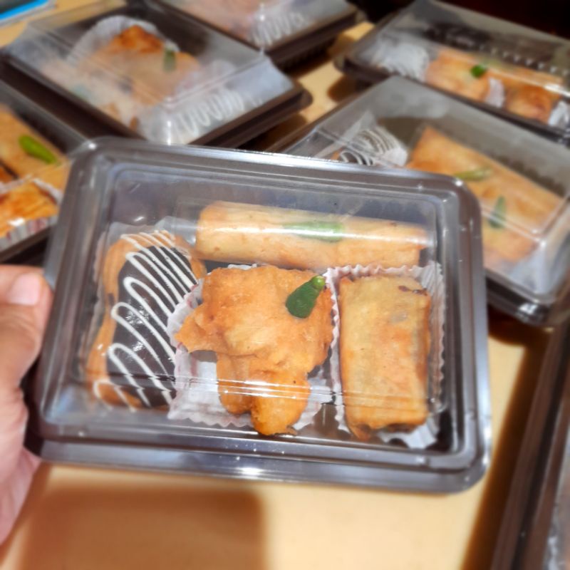 

snack box kue basah kue manis kue asin jajanan pasar puding cookies isi ( 4 pcs )