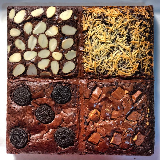 

Square Brownies 4 Toppings