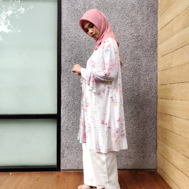 Baju/atasan/blus/kemeja/tunik/baju hijab/atasan hijab/baju muslim/baju plisket/hijab/halika