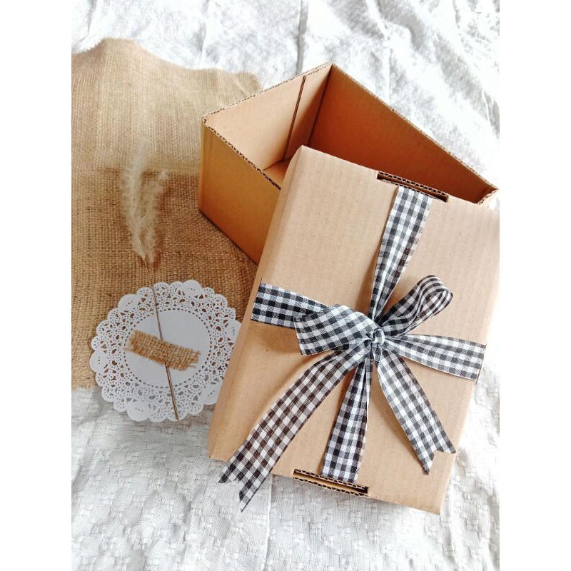

KOTAK KADO | BOX HAMPERS PITA KOTAK-KOTAK TUTUP TERPISAH