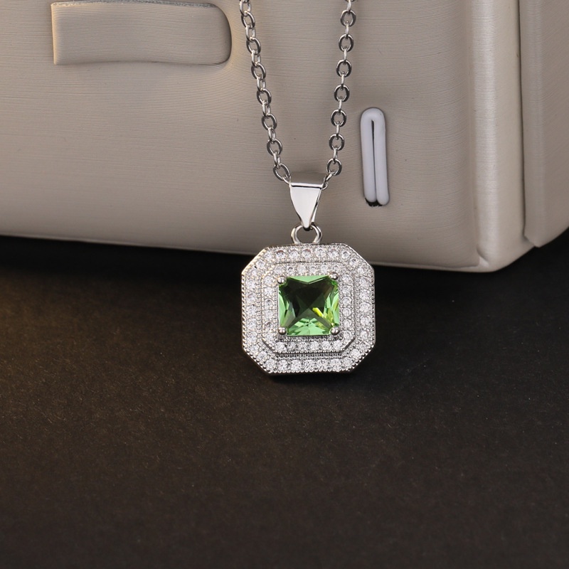 [Ready Stock]Fashion Inlaid Diamond Square Pendant Silver Necklace