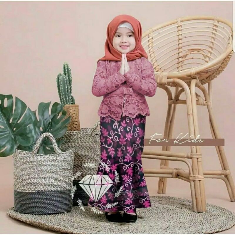 Shiren Kids Kebaya Brukat Anak & Rok Batik Duyung