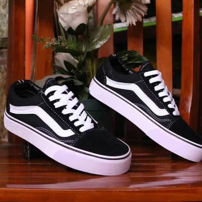 sepatu vans wanita