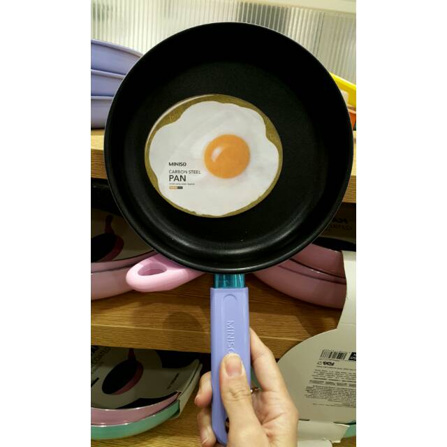 MINISO 3wrn. Carbon steel pan 18cm. Teflon miniso ready stock surabaya
