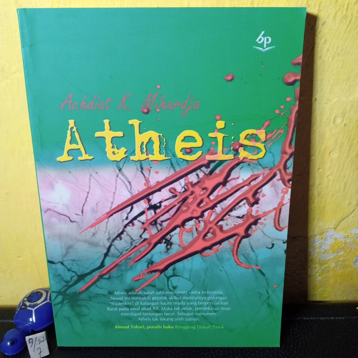 novel atheis by Achdiat Mihardja balai pustaka 252 hal