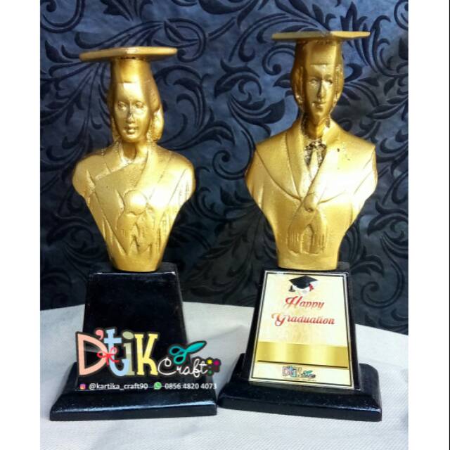 Piala /trophy wisuda/ kado wisuda/ piala akrilik