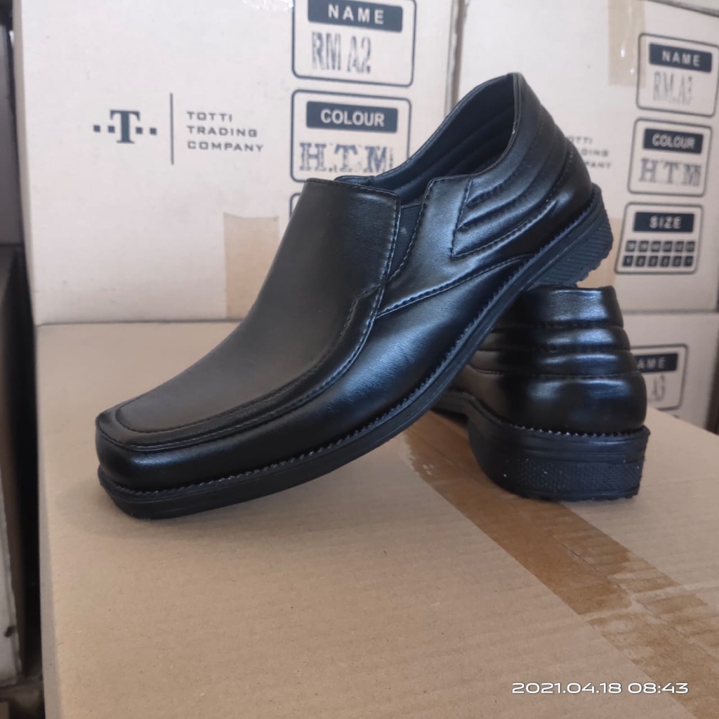 Sepatu Kerja Formal Hitam Kulit Sintetis Totti Pantofel Pria Fantofel Cowok  kantor Resmi