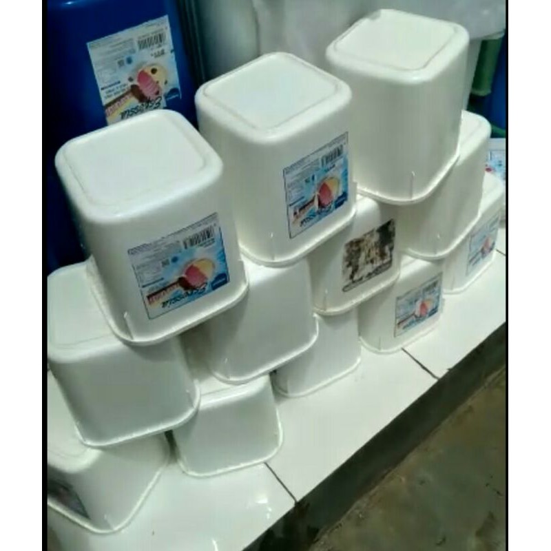 BOX/EMBER/TOPLES ESKRIM UKURAN 8 LITER KOTAK PUTIH/BIRU DAN TUTUPNYA