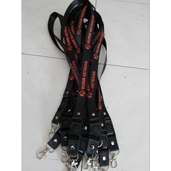 

Pusat Pembuatan tali id card custom sablon