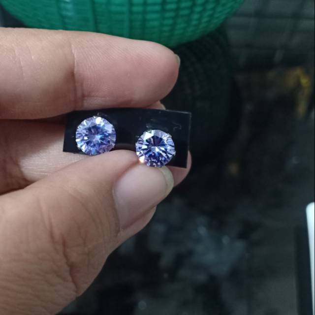 Giwang titanium mata satu