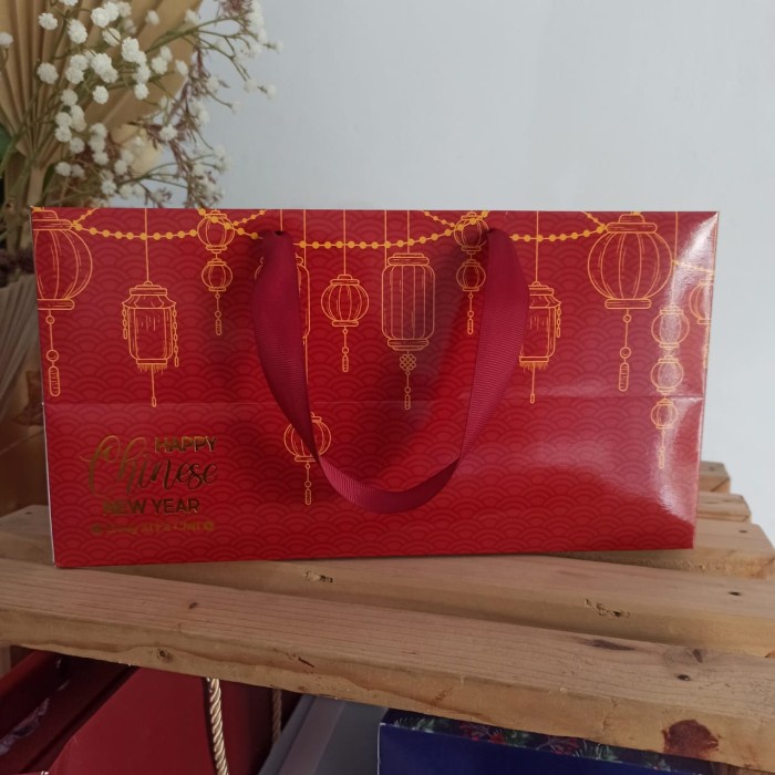 

BAYAR DITEMPAT Paperbag Imlek Cookies 30 cm x 15 cm x 16 cm - LAMPION-MAROON