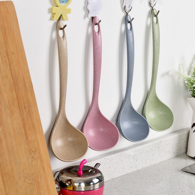 1Pc Colorful Wheat Straw Hangable Soup Spoon With Long Handle / Kitchen Useful Cooking Tool