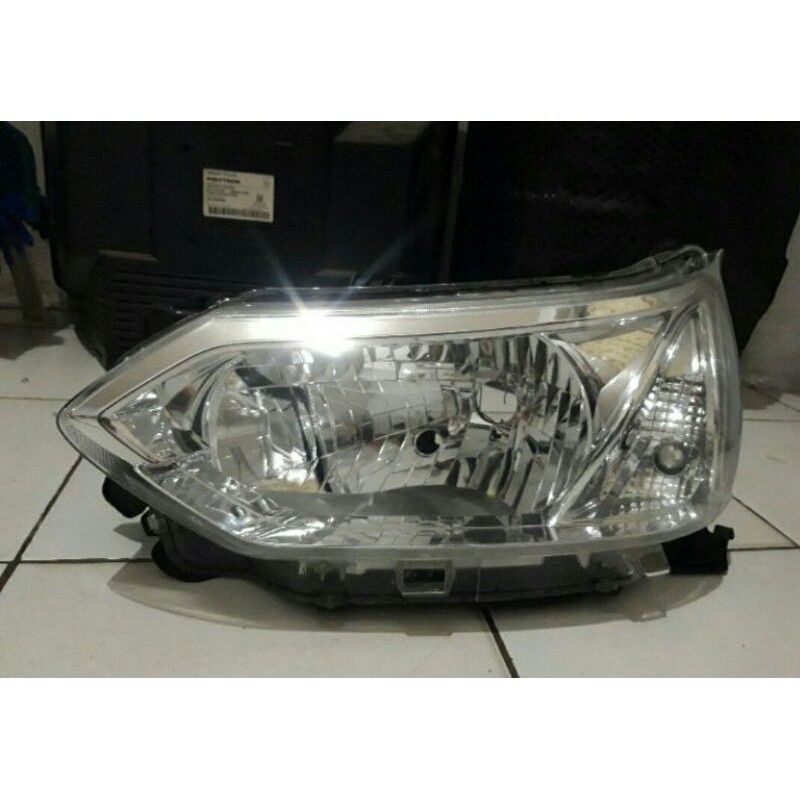 Headlamp Toyota Avanza 2016-2018 kiri