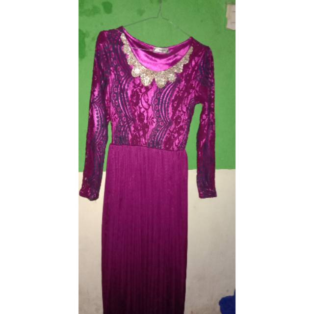 gaun pengantin ungu terong