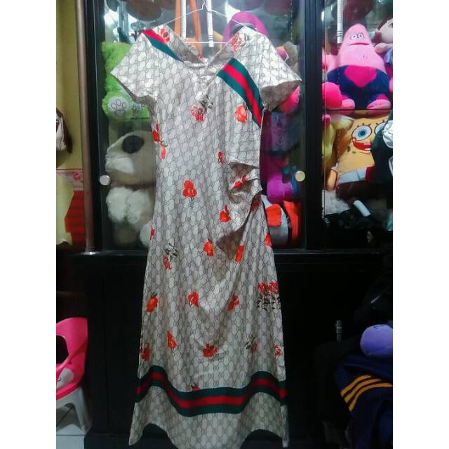 Preloved dress gucci satin.