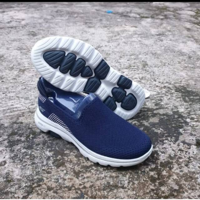 SKECHERS GO WALK 5 PRIZED
