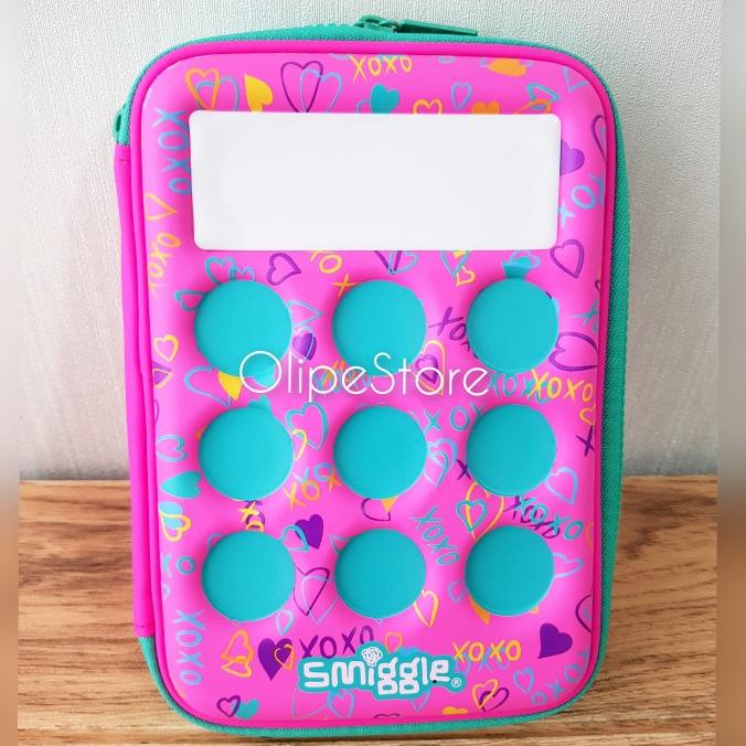 

BAYAR DITEMPAT SMIGGLE - Hardtop XO Pencil Case Tempat Kotak Pensil Smiggle (Pink)/TEMPAT PENSIL AESTHETIC/TEMPAT PENSIL ANAK PEREMPUAN/TEMPAT PENSIL LUCU/TEMPAT PENSIL 3D/TEMPAT PENSIL TRANSPARAN/TEMPAT PENSIL LUCU/TEMPAT PENSIL KOREA/TEMPAT PENSIL