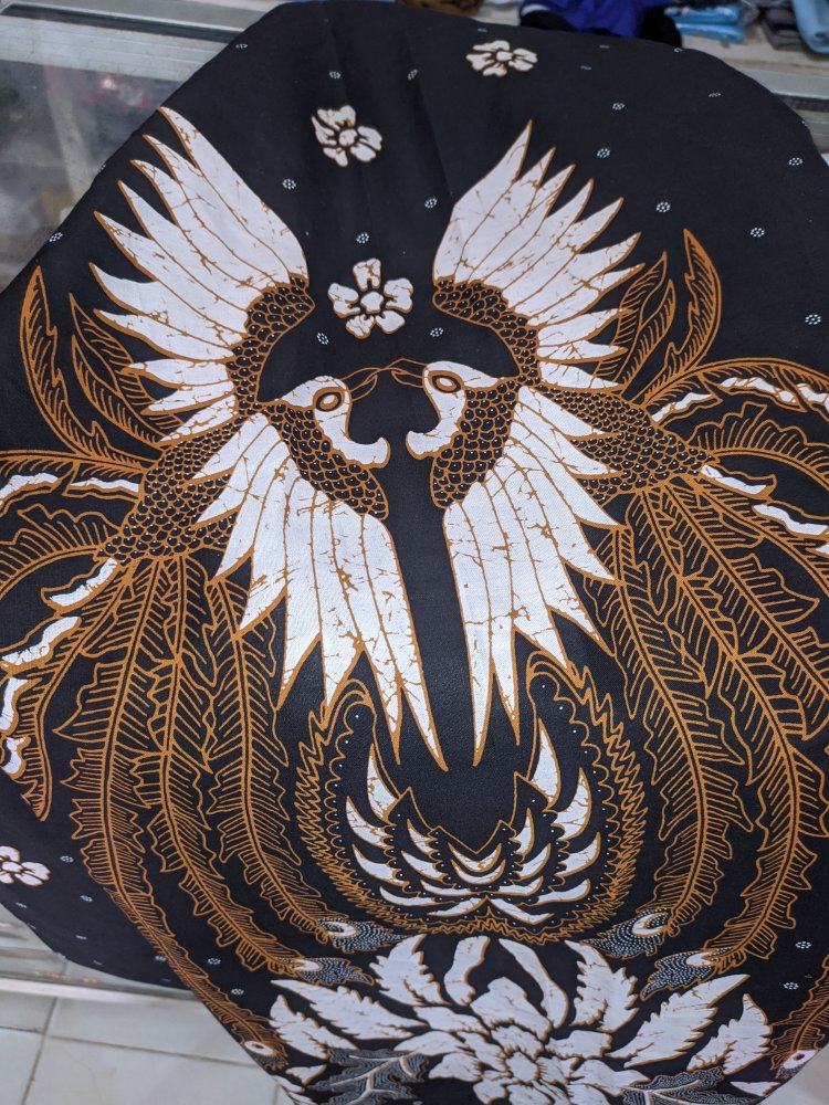 Kain Batik Solo Motif Gunungan Burung Kembar