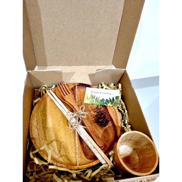 

Hampers Alat Makan Kayu Unik