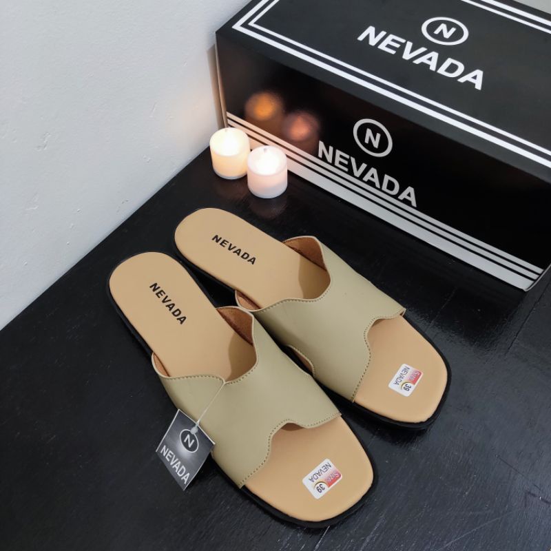 Sandal Sendal Flat Wanita Nevada