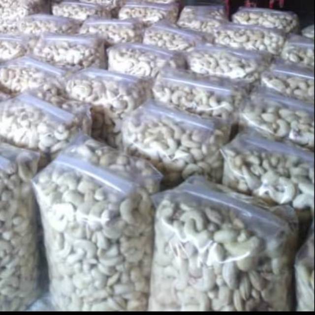 

Kacang mete mentah