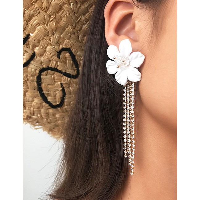 LRC Anting Tusuk Fashion White Fringed Diamonds Still Flower Earrings F87891