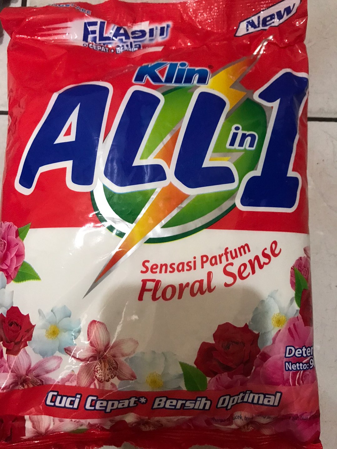 Soklin All In 1 Deterjen Bubuk 900 Gram Merah Biru Wangi Harum Parfum Buah (no.206)