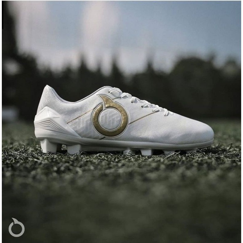 Ortuseight Sepatu Sepak Bola Sabre Off White Gold