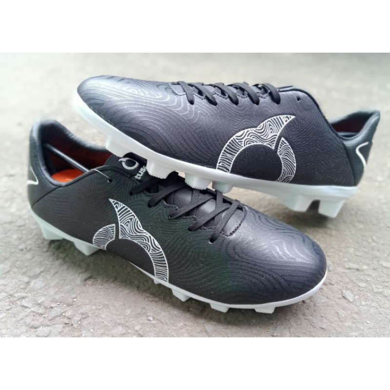 Sepatu Bola Ortuseight Tempest Fg-Black/white