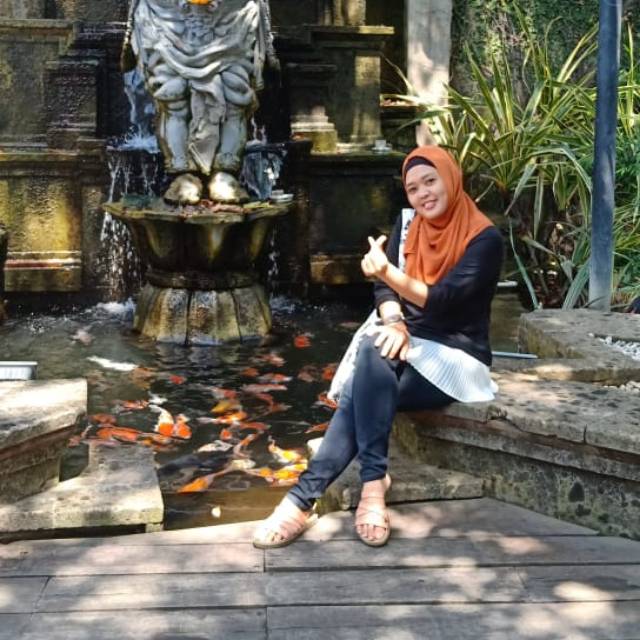 henie_aprianingtiyas