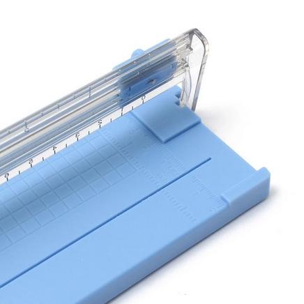 

Recomended.. ALAT PEMOTONG KERTAS portable Paper Trimmer trimer mungil simpel