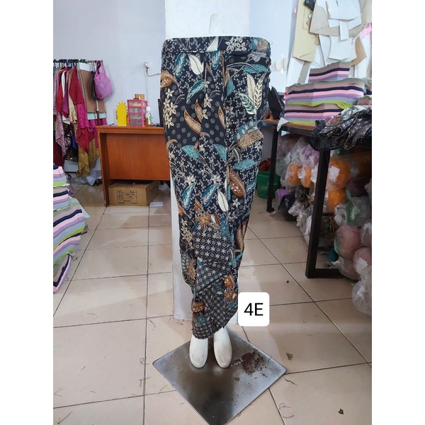 (2/3) Rok batik FOIL EMAS pinggang karet. Langsung pakai. Termurah produksi sendiri. KeroncongBusana-4E