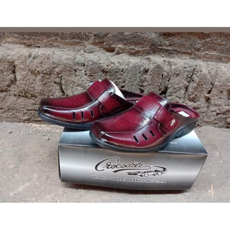 Sandal slop bustong pria kulit asli sepatu slop pria-Marun bolong