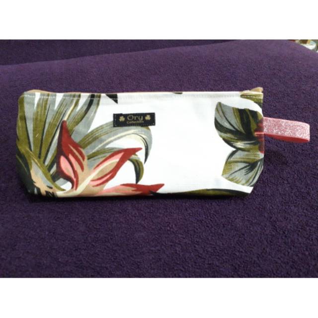 

Kotak pensil Ory Collection motif bunga merah