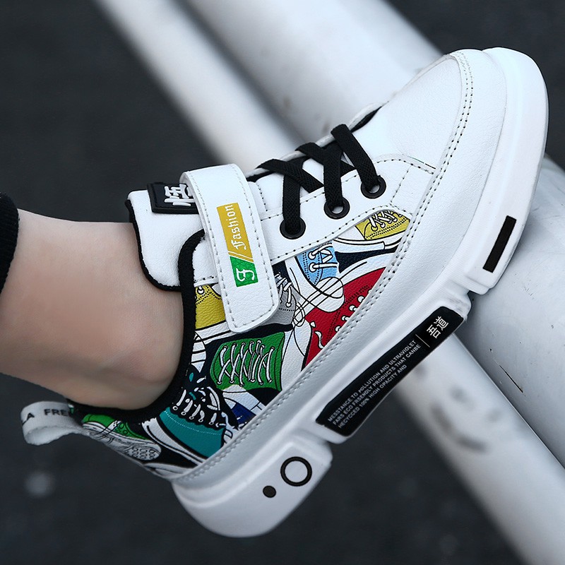 Sepatu Sneakers Warna Hitam Putih Motif Kartun Aneka Ukuran untuk Anak laki laki