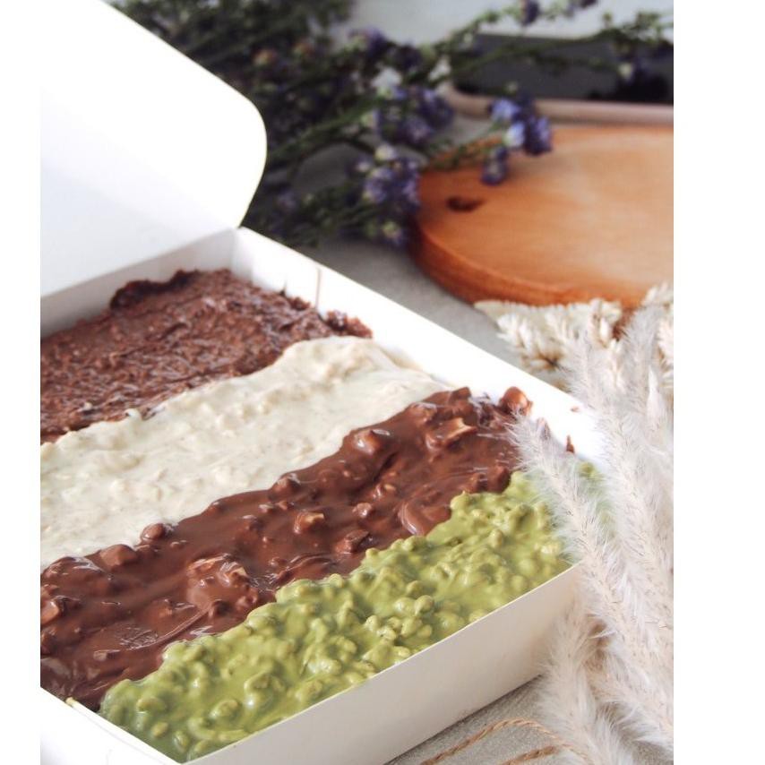 

『Launching』 Mbun Brownies Panggang Mix Topping Ukr 22x22