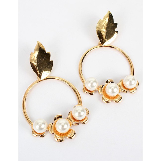 LRC Anting Tusuk Fashion Golden Alloy Round Diamond Earrings With Flowers K44372