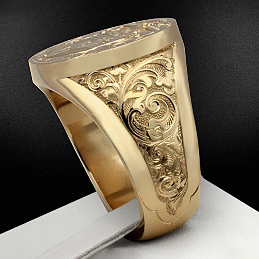 Cincin Retro Motif Ukiran Totem Misterius Warna Emas Untuk Pria