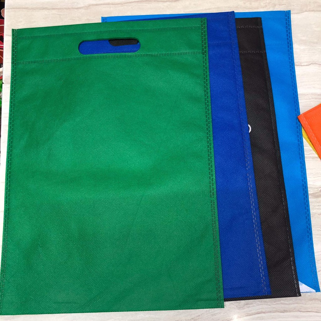 

TAS KAIN / SPUNBOND / GOODIE BAG UKURAN 25 X 35 OVAL