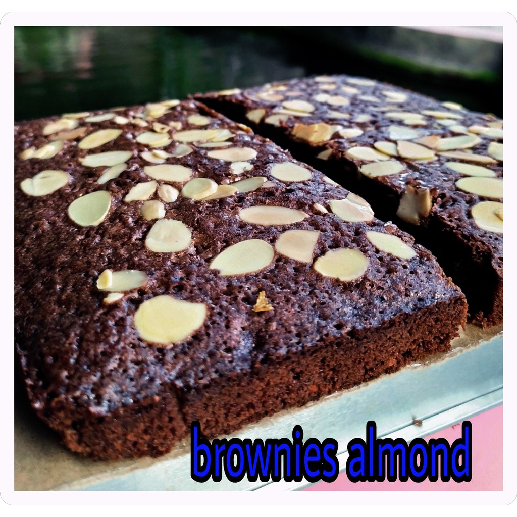 

Brownies Panggang Almond dan Keju