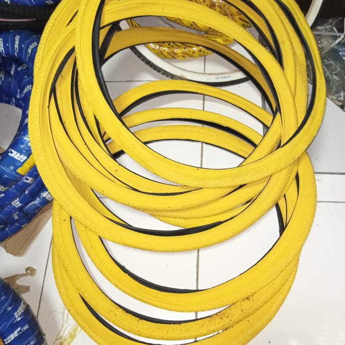 26 X 1.50 Ban Luar Sepeda United , 150 Warna Kuning Ada Bintik Hitam