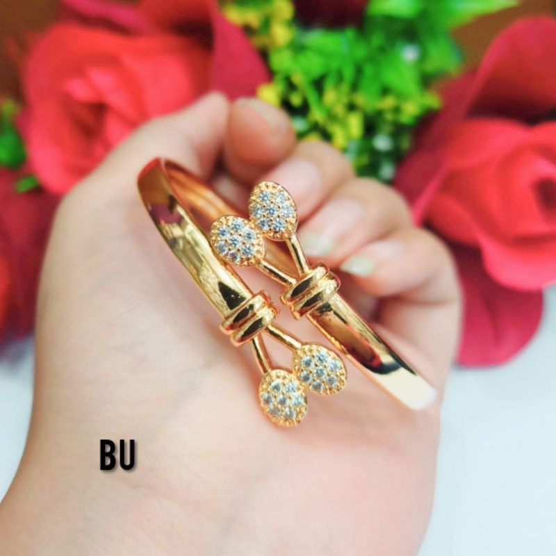 GELANG TANGAN WANITA TITANIUM MOTIF PILIHAN ANTI LUNTUR BAHAN LAPIS EMAS 24 K