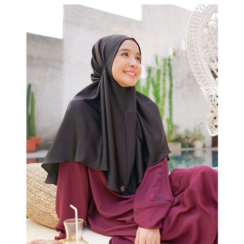 L By LCB Hijab Di Rumah Aja Plain (Black)