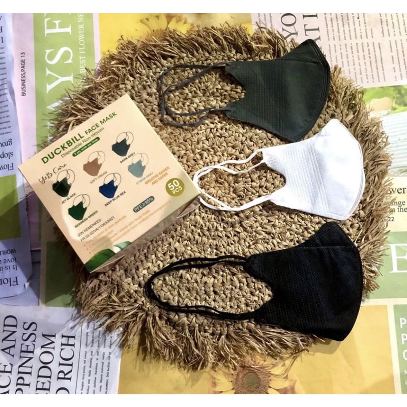 MASKER DUCKBILL HIJAB HEADLOOP YNB & CAREION 3PLY GARIS PUTIH & HITAM