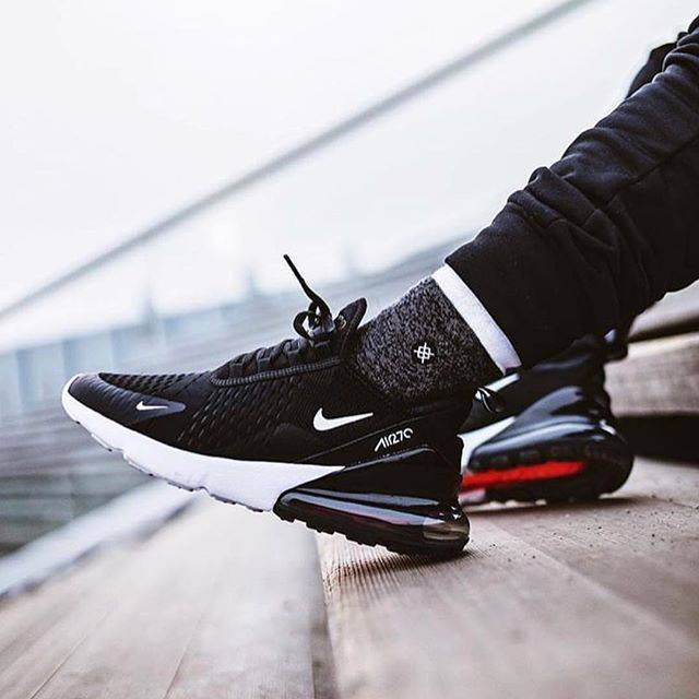 nike airmax 270 black and white