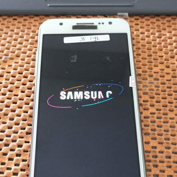 LCD 1SET SAMSUNG GALAXY J5 J5 2015 J500 J500F J500G ORIGINAL WHITE