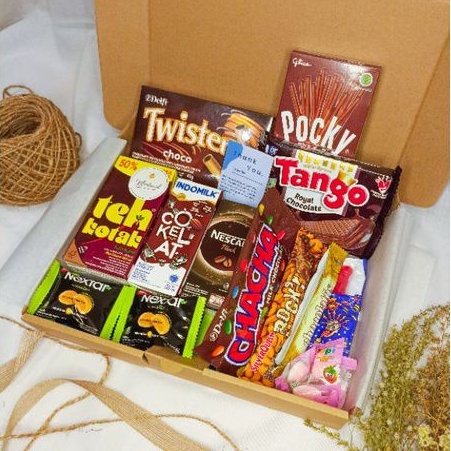 

Gift box Snack Murah Berkualitas / Hampers Snack / Hampers Box / Kado Ulang Tahun / Kado Wisuda