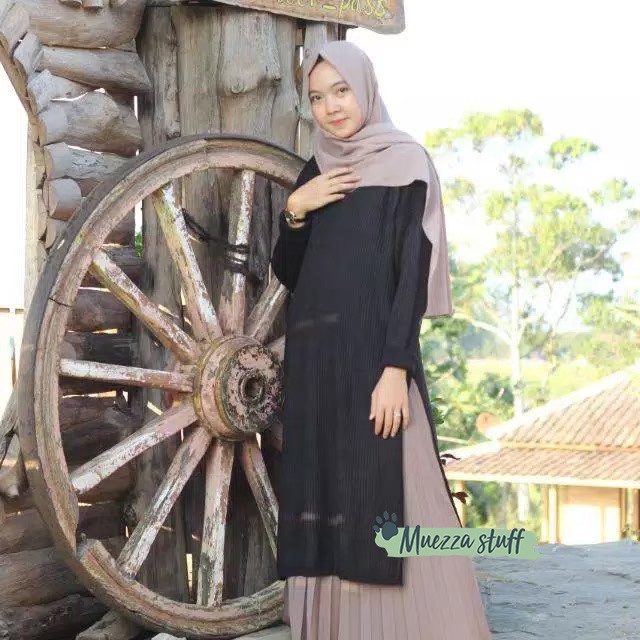 Atasan Baju Wanita Tunik Sweater Belah Pinggir Warna Black